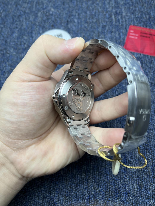 定制渠道货 欧米茄海马300米潜水系列 瑞士机 蓝色盘 深海之蓝 男士腕表 搭载瑞士ETA-2824全自动机械机芯 商品图5