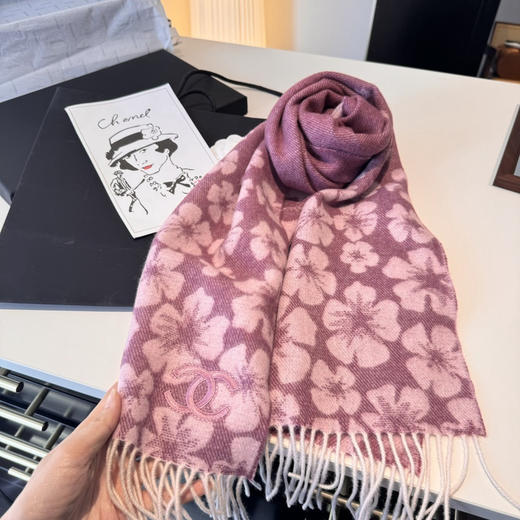 秋冬特惠💰280 香奈儿围巾 喜欢有颜值，高质量的亲可入手，名媛单品，无论怎么搭配都是满满的气质感 商品图7