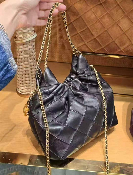 💰3480✈️直邮，Tory burch专柜黑色mini垃圾袋，fleming软皮抽绳背包，可任意斜挎手提肩背，软羊皮超级有质感⚠️ 商品图1