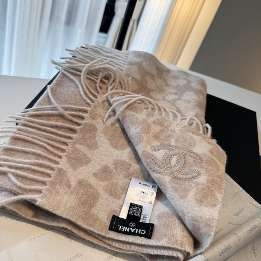 秋冬特惠💰280 香奈儿围巾 喜欢有颜值，高质量的亲可入手，名媛单品，无论怎么搭配都是满满的气质感 商品图5