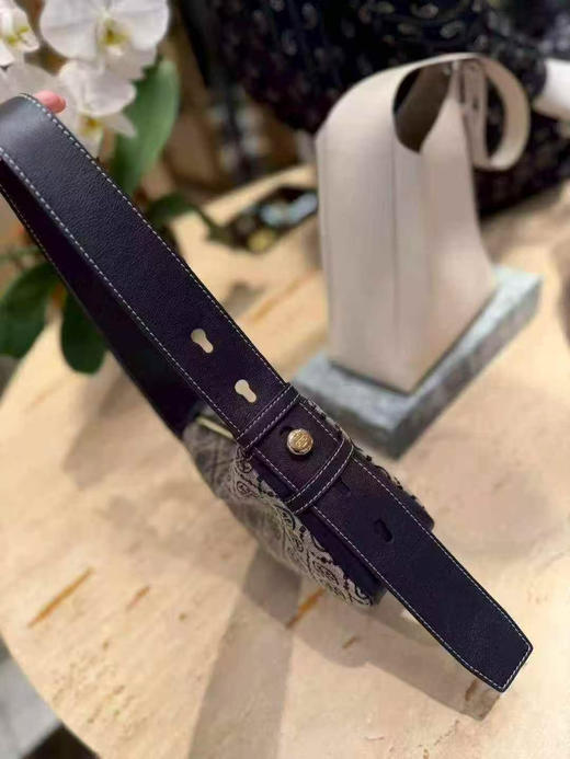 折扣🉐¥2280直邮到手！Tory Burch 专柜最新款Romy小号腋下包，高级又简约的一款，宽版腋下肩带可以调节长短 商品图2