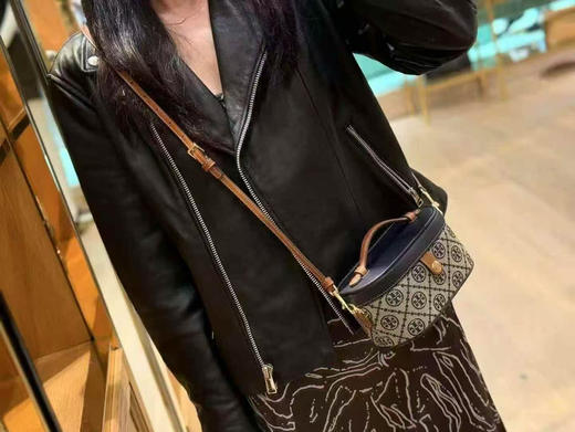 美国现货￥2850🇺🇸直邮，tb专柜新款monogram藏蓝色老花，化妆包盒子包，手拎单肩斜挎都可以，🉑放大手机📱 商品图7