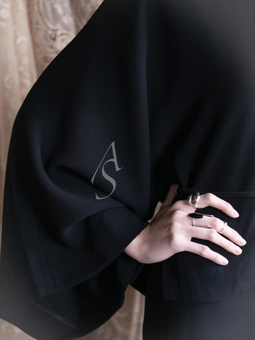 Mark Kenly Domino Tan  烟灰色/黑色BERLINA绉纱系带上衣 商品图3