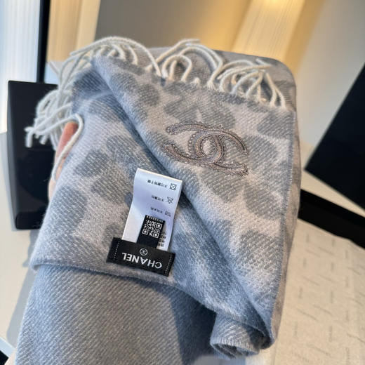 秋冬特惠💰280 香奈儿围巾 喜欢有颜值，高质量的亲可入手，名媛单品，无论怎么搭配都是满满的气质感 商品图4