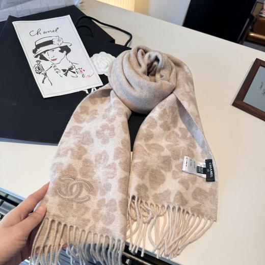 秋冬特惠💰280 香奈儿围巾 喜欢有颜值，高质量的亲可入手，名媛单品，无论怎么搭配都是满满的气质感 商品图8