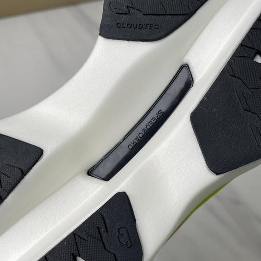 点此购买 On昂跑cloudboom max男女款马拉松跑步鞋 98 339016 商品图11