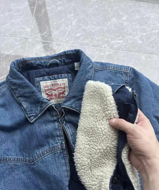 全新正品Levis美版25年新款牛仔水洗可拆卸毛领夹棉底特律夹克棉服
25年新款 吊牌价225美金的新款棉服
颜值很高的底特律款 毛领可拆卸 重水洗工艺
两个色，尺码S-2XL 商品图3