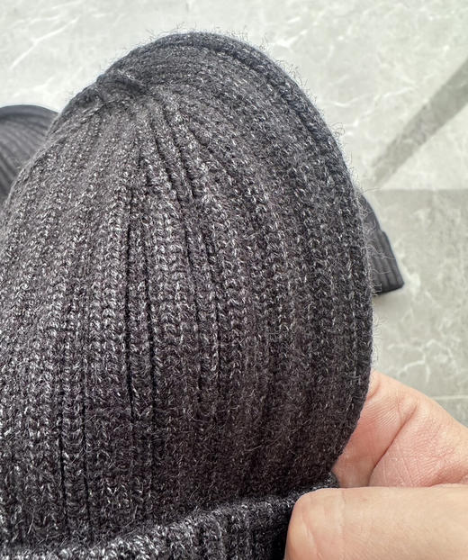 全新正品HUNTER欧单26%羊毛混纺雪尼尔男女款弹力秋冬冷帽毛线帽
部分拆洗标，随机发。 商品图2