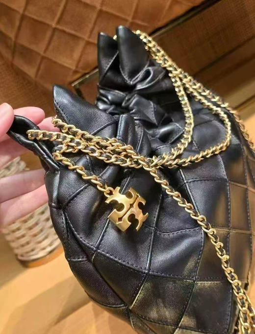 💰3480✈️直邮，Tory burch专柜黑色mini垃圾袋，fleming软皮抽绳背包，可任意斜挎手提肩背，软羊皮超级有质感⚠️ 商品图2