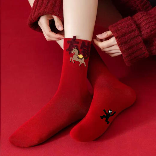 【过年就得穿年袜❗️ins植绒卡通袜】穿红袜，行好运，好袜绵绵，好运连连，越走越顺，红袜相伴！红色百搭可爱无骨袜马年本命年红袜2026新年中筒袜子 商品图1
