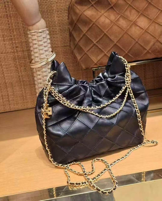 💰3480✈️直邮，Tory burch专柜黑色mini垃圾袋，fleming软皮抽绳背包，可任意斜挎手提肩背，软羊皮超级有质感⚠️ 商品图0