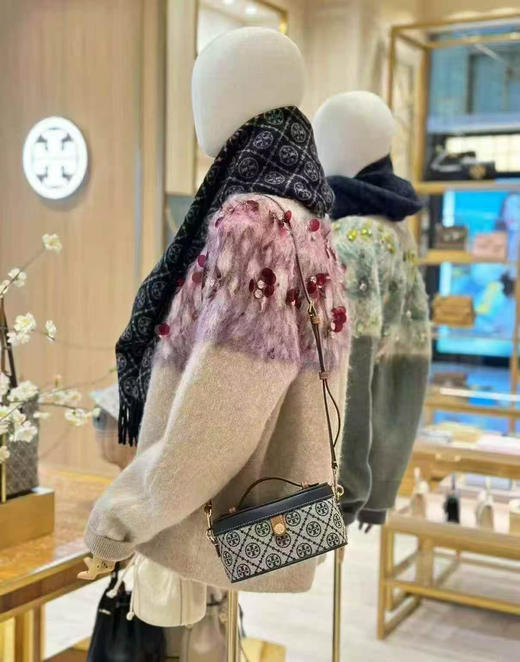 美国现货￥2850🇺🇸直邮，tb专柜新款monogram藏蓝色老花，化妆包盒子包，手拎单肩斜挎都可以，🉑放大手机📱 商品图8