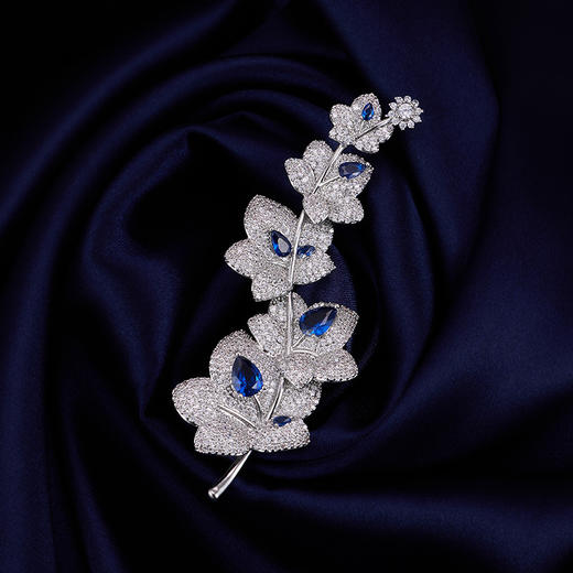 奢华优雅气质枫叶胸针，高级感轻奢微镶锆石花枝别针LY-M-093 商品图0