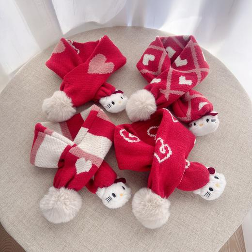 【新年氛围感 保暖围巾】kt围脖 宝宝儿童交叉秋冬季红色围巾 防风护颈女童保暖可爱爱心毛球 商品图3