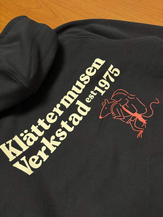 原单正品 Klattermusen攀山鼠 长袖加绒卫衣套头帽衫 加绒 南方可一件过冬款 面料柔软细腻 不掉色 不起球 经典印花 男女同款  
s-2xl 商品图2