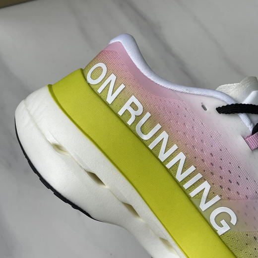 点此购买 On昂跑cloudboom max男女款马拉松跑步鞋 98 339016 商品图8