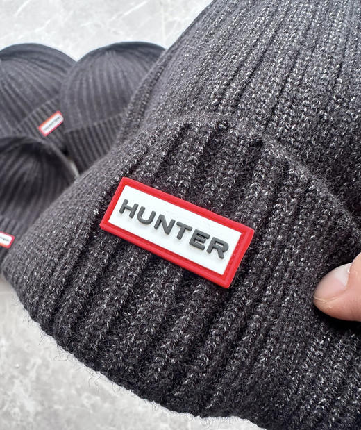 全新正品HUNTER欧单26%羊毛混纺雪尼尔男女款弹力秋冬冷帽毛线帽
部分拆洗标，随机发。 商品图1