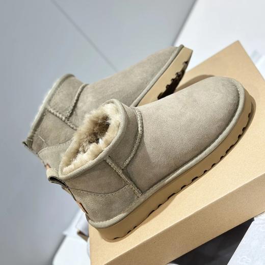 清货大白菜拼手速：UGG周冬雨款mini 羊皮毛一体雪地靴 商品图3