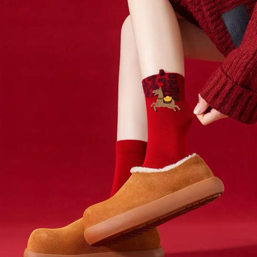 【过年就得穿年袜❗️ins植绒卡通袜】穿红袜，行好运，好袜绵绵，好运连连，越走越顺，红袜相伴！红色百搭可爱无骨袜马年本命年红袜2026新年中筒袜子 商品图2