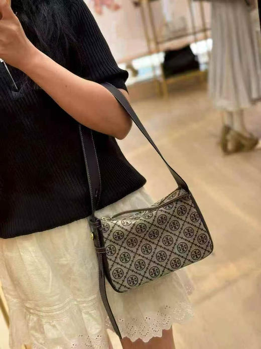 折扣🉐¥2280直邮到手！Tory Burch 专柜最新款Romy小号腋下包，高级又简约的一款，宽版腋下肩带可以调节长短 商品图5