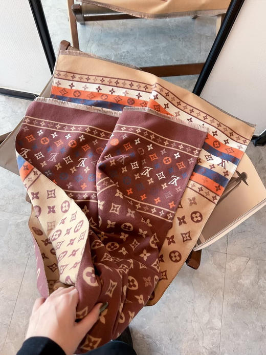 秋冬特惠💰150 LV围巾 四季都可以用 真心美的让人非常非常心动 商品图2