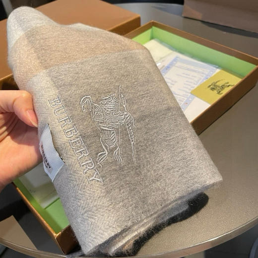 秋冬特惠💰400 山羊绒 巴宝莉经典格子围巾 商品图5