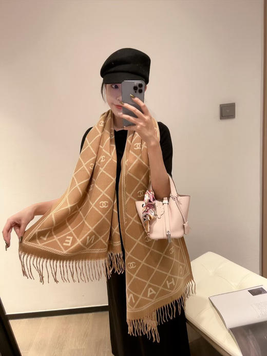 秋冬特惠💰150 香奈儿围巾 低调高奢 无论在哪种场合，都能变得高雅有品 商品图1
