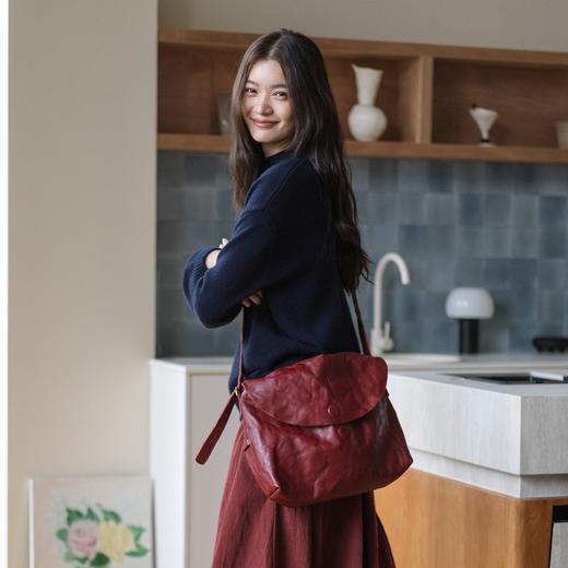 绽放/KSX010朵纯手工手揉牛皮斜跨磁吸翻盖包日常通勤大容量旅行 商品图3