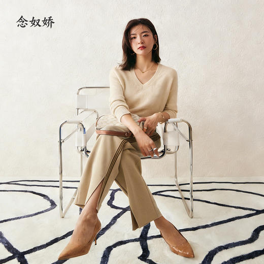 【商场同款】CNT4856 “ 都市裤 ” 微喇咖色职场裤 拉长腿部线条显高显腿长 裤侧撞色拼条设计 雅致耐看 商品图8