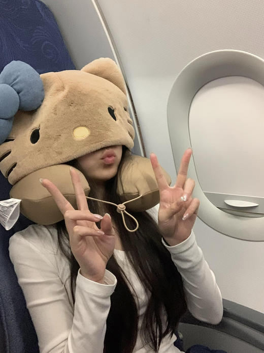 官网499！野兽家×HelloKitty联名旅行三件套 U型颈枕+多功能毛毯+牛仔帆布袋颜值实用性双在线～ 商品图2