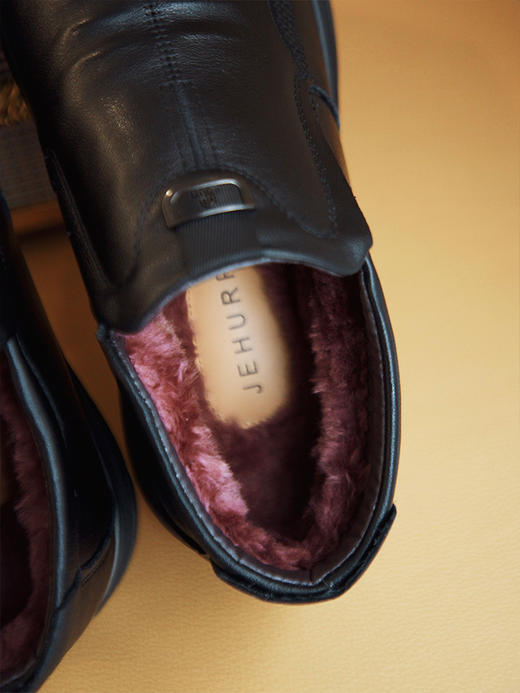 【一双过冬  送老公送爸爸当过年新鞋很合适】 男士加绒皮鞋  头层牛皮料子  内里纯羊毛  脚感又软又暖  搭配皮衣、大衣精神有气场 商品图3