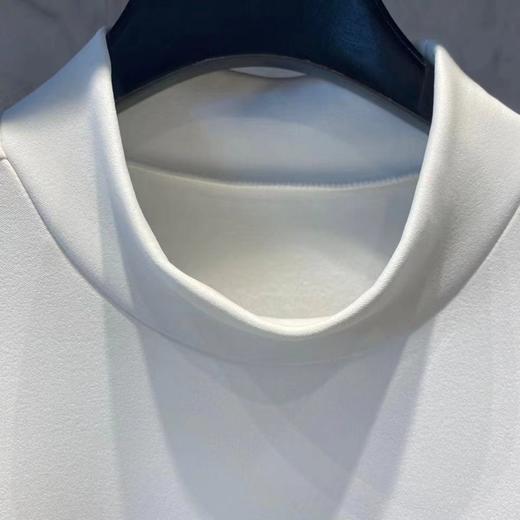 新款男款立领磨毛长袖上衣来了！市场高品质❗️胸前金属光立体logo印花，与袖子上条纹互相交汇呼应，极简时尚风格设计，磨毛抓绒弹力面料，秋冬保暖！ 商品图2