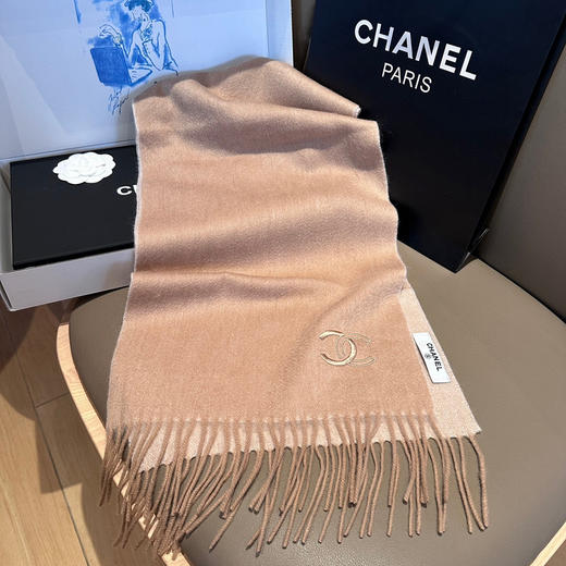 秋冬特惠💰260 香奈儿围巾 难得一见的温柔配色 商品图0