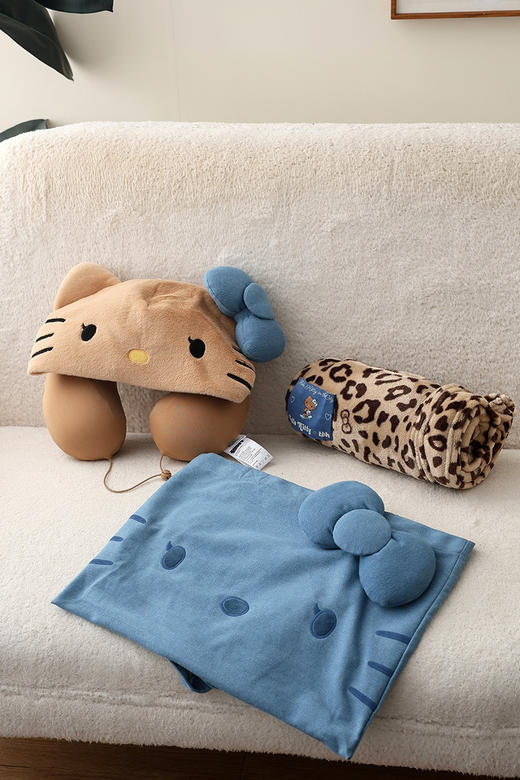 官网499！野兽家×HelloKitty联名旅行三件套 U型颈枕+多功能毛毯+牛仔帆布袋颜值实用性双在线～ 商品图5