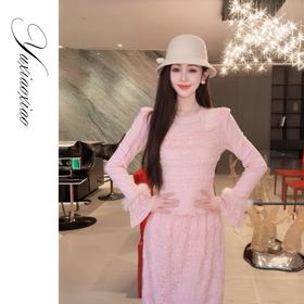 余潇潇【粉黛梦境】浪漫气质针织拼接蕾丝圆领修身上衣&蕾丝长半裙