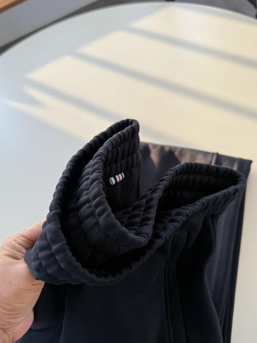 【秒杀价已调 直接拍】加绒的哈 原单尾货 斐乐 传奇蓝加绒 直筒立体裁剪散腿 男裤 商品图6