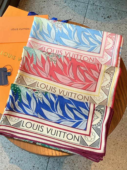 秋冬特惠💰420 LV围巾 L.vip 定制级别  【双面同色高奢丝绒方巾，绒级别的超柔触感】 商品图2