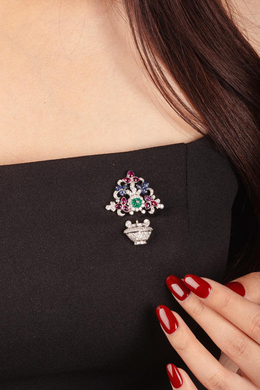 独角鹿西洋古董1930年代法国著名珠宝品牌Ostertag出品花篮造型18K白金镶嵌红宝石蓝宝石祖母绿及钻石胸针 商品图0