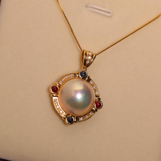 复古海水马贝吊坠 13-14mm chao强镜面光 表皮很干净 双色宝石+钻石镶嵌 18k厚金配件 商品图5