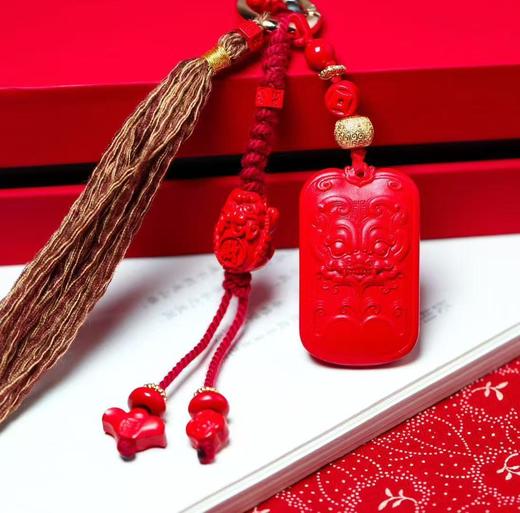 【精美饰品丨新年朱砂红绳、包挂、项链系列】选取天然高含量朱砂，原始提取，匠心制作，色泽鲜艳，款式多多，自己戴送家人朋友都可以~ 商品图5