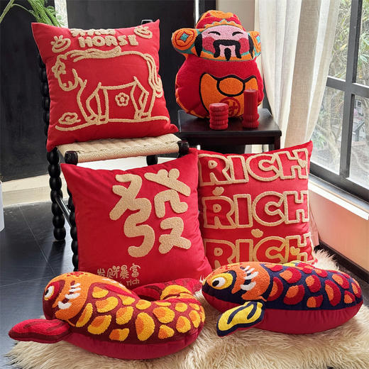 【品牌直发】加倍生活 国潮马年RICH沙发抱枕 6色可选 45x45cm 小马新年喜庆节日团购礼品靠垫抱枕  马年限定系列 春节焕新季 商品图4