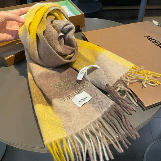 秋冬特惠💰400 山羊绒 巴宝莉经典格子围巾 商品图8