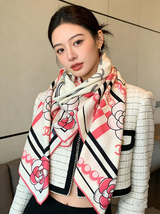 秋冬特惠💰420 香奈儿围巾 秋冬高级成衣系列～【双面同色丝绒披肩】 商品图7