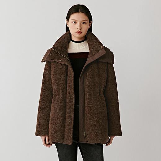 冬日「软绒哲学」深咖秘境 羊毛针织泰迪绒羽绒服 舒适包容廓形 羊毛针织泰迪绒 触感柔软毛圈结构 立领连帽结构 保持流畅线条 藏肉于无形 商品图0