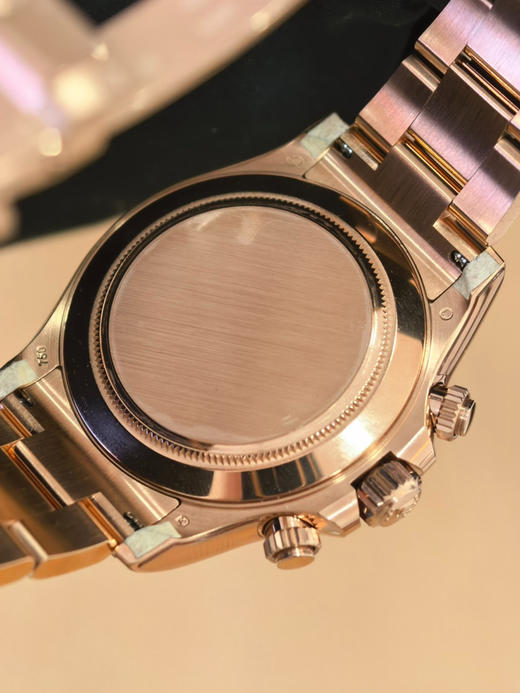 『现V厂victory厂』🔥clean厂116505全玫瑰金象牙白面迪通拿
1.本次推出的是全玫瑰金迪通拿2.搪瓷黑面表盘0色差3.表盘部分也是使用3段式拼接头粒，全部散件电镀❗️❗️❗️❗️ 商品图5