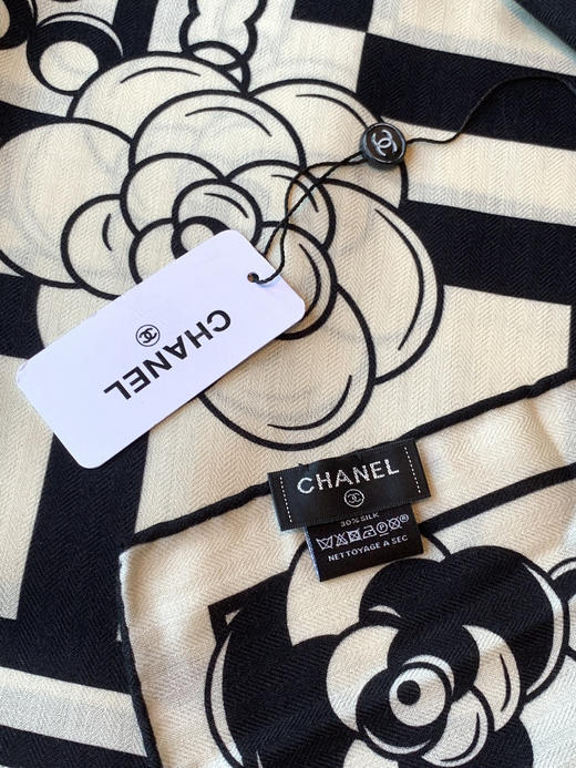 秋冬特惠💰420 香奈儿围巾 秋冬高级成衣系列～【双面同色丝绒披肩】 商品图5