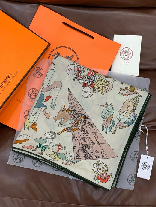 秋冬特惠💰450 爱马仕围巾 “马术学院”双面同色丝绒披肩～手工卷边丝绒方巾 商品图3