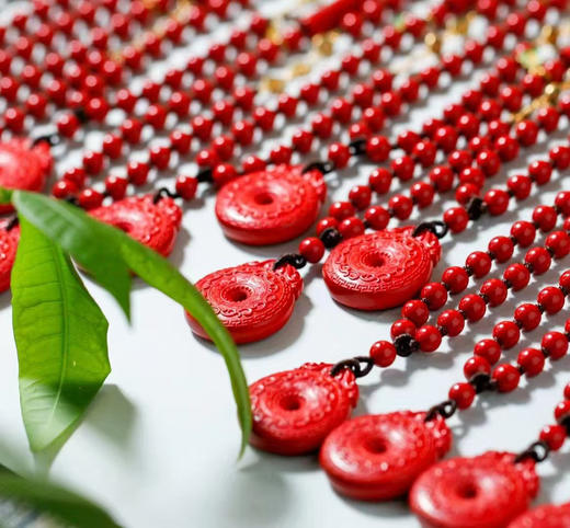 【精美饰品丨新年朱砂红绳、包挂、项链系列】选取天然高含量朱砂，原始提取，匠心制作，色泽鲜艳，款式多多，自己戴送家人朋友都可以~ 商品图3