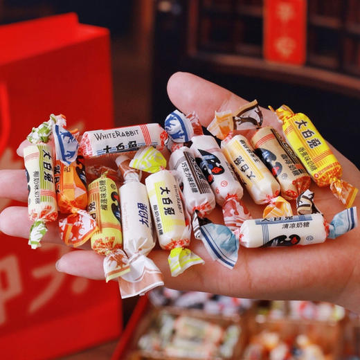 大白兔什锦奶糖锦鲤礼盒 600g/盒 商品图1
