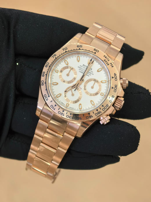 『现V厂victory厂』🔥clean厂116505全玫瑰金象牙白面迪通拿
1.本次推出的是全玫瑰金迪通拿2.搪瓷黑面表盘0色差3.表盘部分也是使用3段式拼接头粒，全部散件电镀❗️❗️❗️❗️ 商品图1